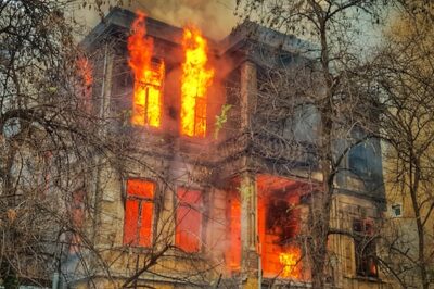 11 Meanings of Dreaming about House on Fire