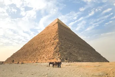 Unveiling the Inner Meanings of Pyramid Exploration Dreams