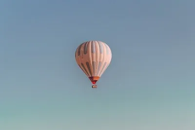 Interpreting Hot Air Balloon Dreams: Social Elevation and Exploration