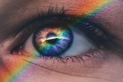 Uncovering the Symbolism & Personal Meanings in Dreams About Eye Color Changes