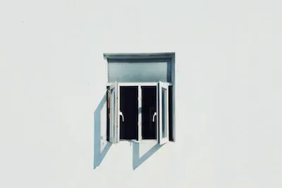 Interpreting Your Window Escape Dream: Meaning & Symbolism