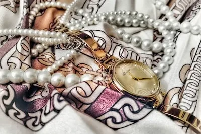 Decoding the Symbolic Meaning of Dreams About Pearl Necklaces