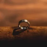 shallow focus photography of gold-colored ring