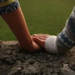 close-up photography of person holding hands
