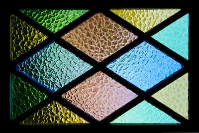 Unlocking the Spiritual Meaning of Stained Glass Dreams
